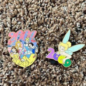 Disney pins: Princesses and Tinker Bell - dated 2009